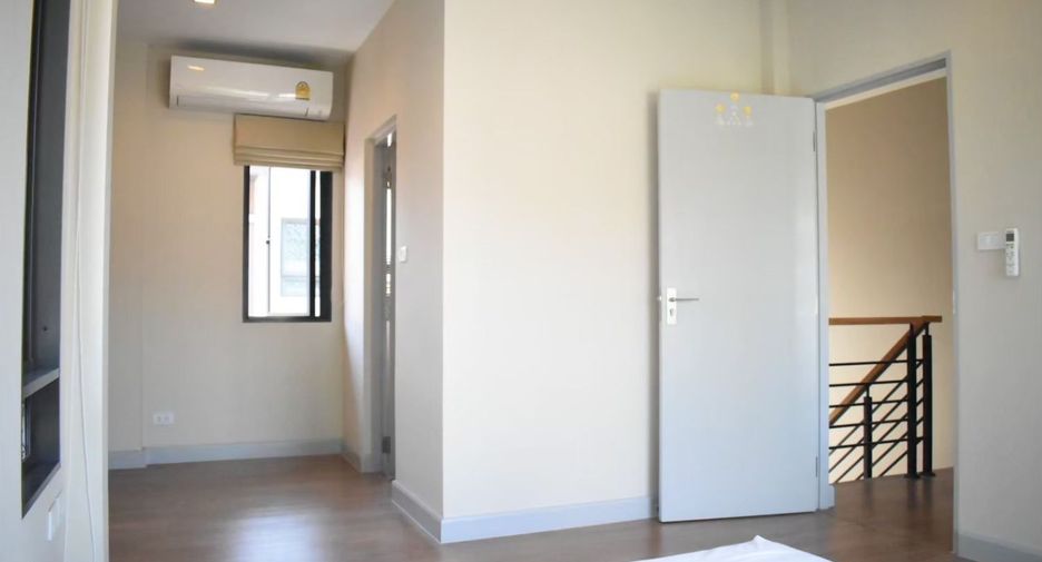 For sale 3 bedrooms house in Saphan Sung, Bangkok