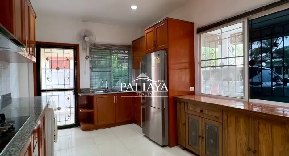 For rent and for sale 3 bedrooms house in Bang Lamung, Chonburi