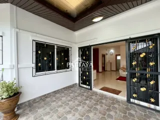 À louer et à vendre 3 chambres maison à Bang Lamung, Chonburi