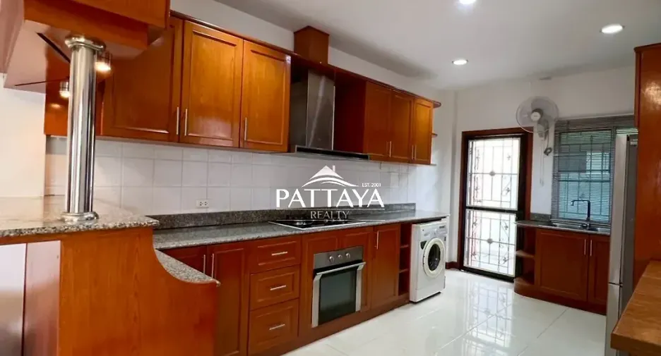 For rent and for sale 3 bedrooms house in Bang Lamung, Chonburi