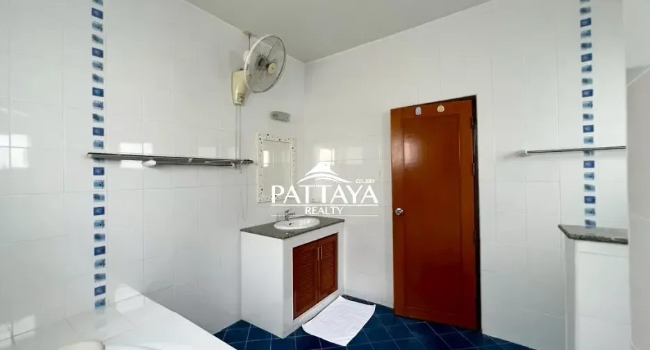 For rent and for sale 3 bedrooms house in Bang Lamung, Chonburi