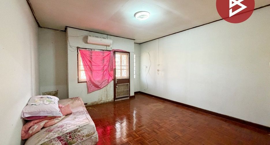 Casa adosada en venta de 3 habitaciones en Phra Pradaeng, Samut Prakan