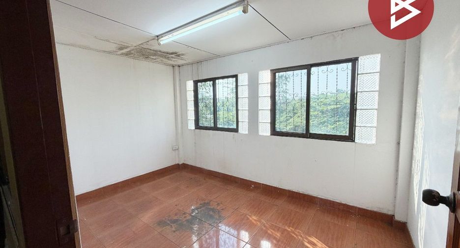 Casa adosada en venta de 3 habitaciones en Phra Pradaeng, Samut Prakan