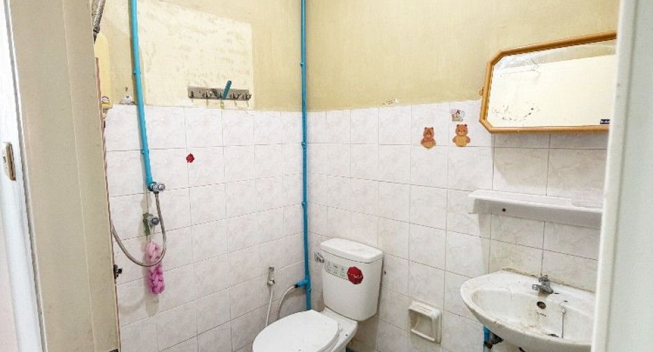 Casa adosada en venta de 3 habitaciones en Phra Pradaeng, Samut Prakan