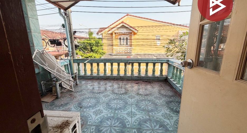 Casa adosada en venta de 3 habitaciones en Phra Pradaeng, Samut Prakan