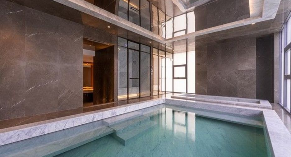 For sale 1 bed condo in Pathum Wan, Bangkok