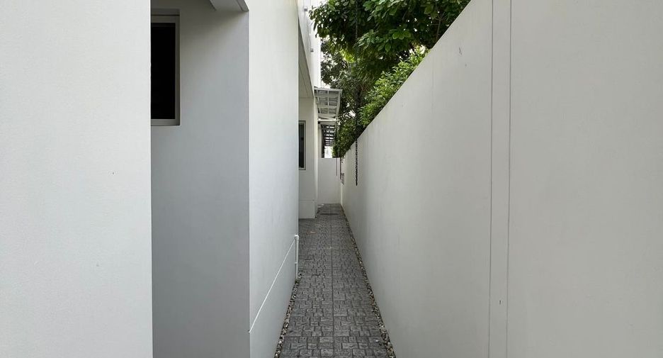 Casa en venta de 4 habitaciones en Bang Phli, Samut Prakan