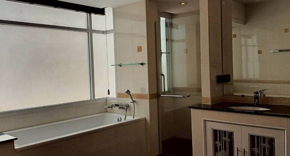 For rent 4 ベッドルーム villa in Watthana, Bangkok