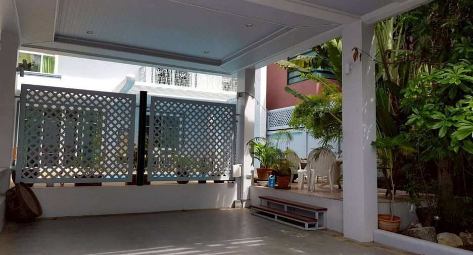 For rent 4 ベッドルーム villa in Watthana, Bangkok