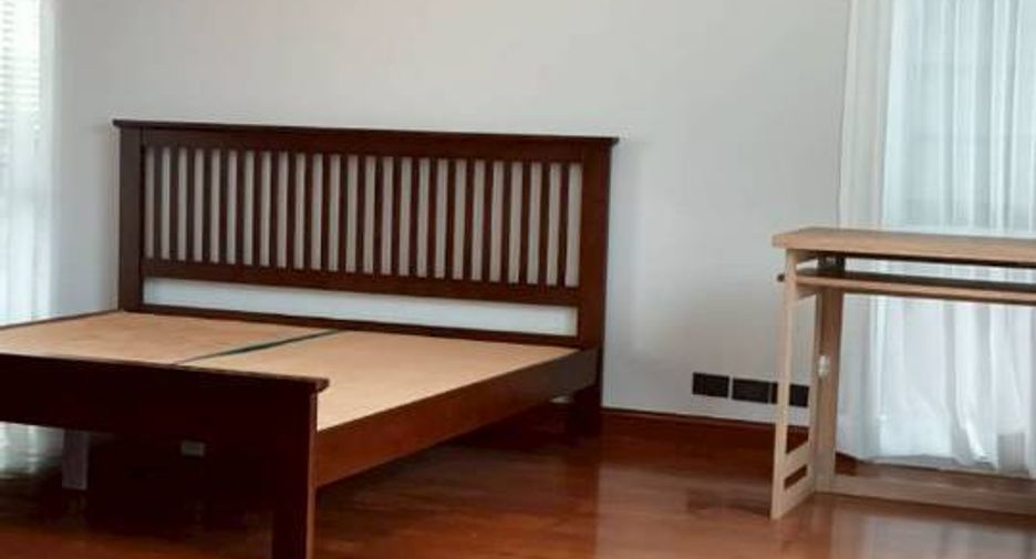 For rent 4 ベッドルーム villa in Watthana, Bangkok
