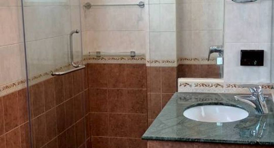 For rent 4 ベッドルーム villa in Watthana, Bangkok