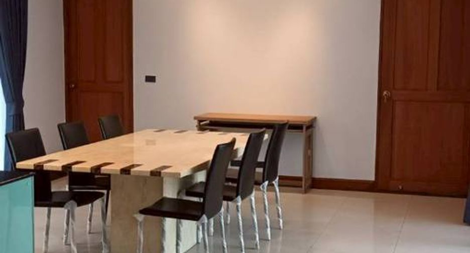 For rent 4 ベッドルーム villa in Watthana, Bangkok