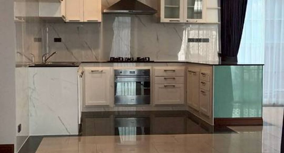 For rent 4 ベッドルーム villa in Watthana, Bangkok
