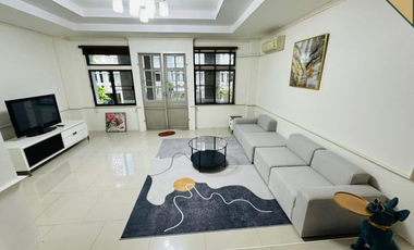 For rent 4 bedrooms townhouse in Watthana, Bangkok
