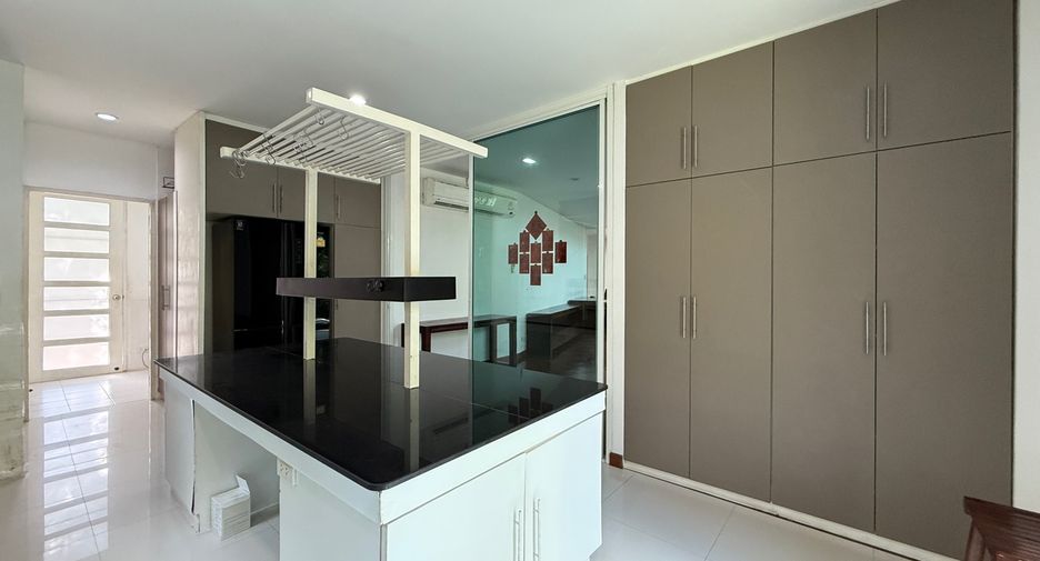 For rent 4 bedrooms villa in Mae Rim, Chiang Mai