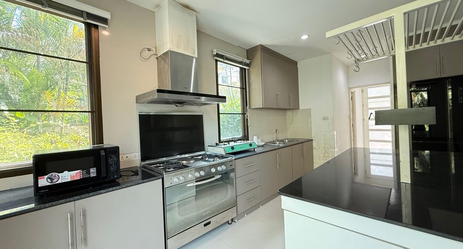 For rent 4 bedrooms villa in Mae Rim, Chiang Mai