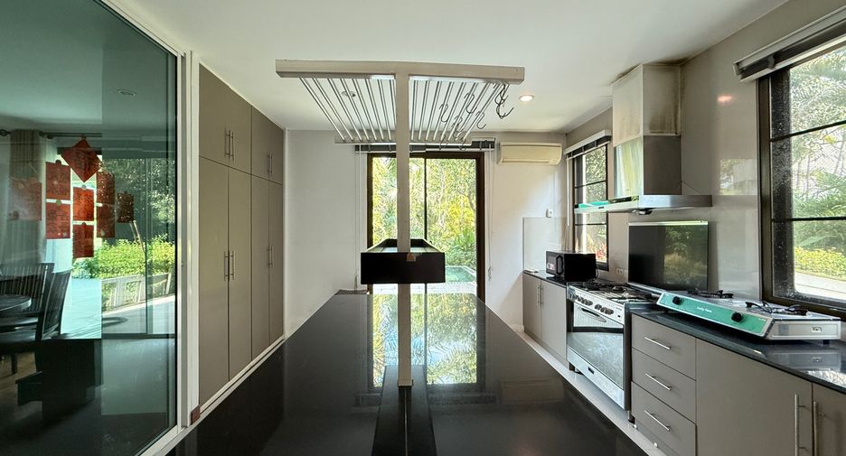 For rent 4 bedrooms villa in Mae Rim, Chiang Mai