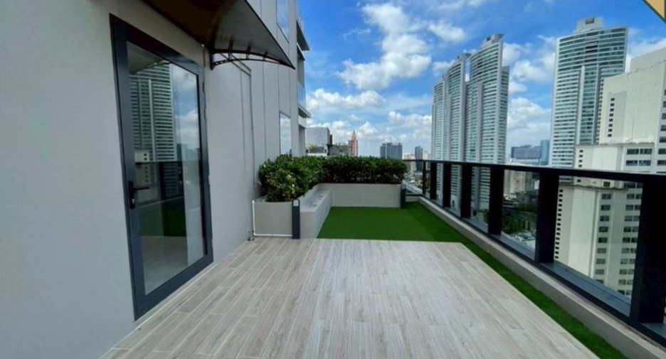 Condo en alquiler de 4 habitaciones en Khlong Toei, Bangkok