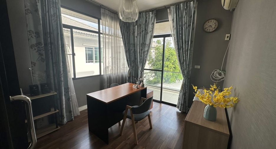 For rent and for sale 4 bedrooms house in Bang Kapi, Bangkok