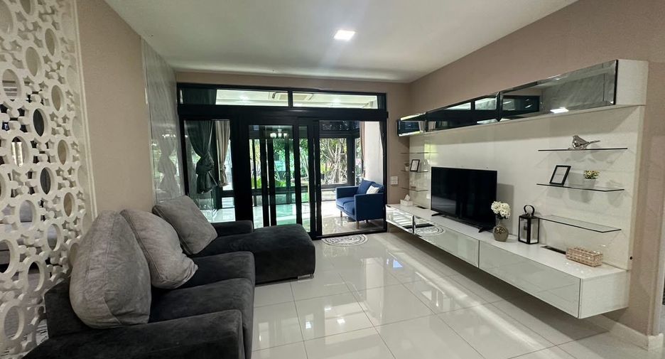 For rent and for sale 4 bedrooms house in Bang Kapi, Bangkok