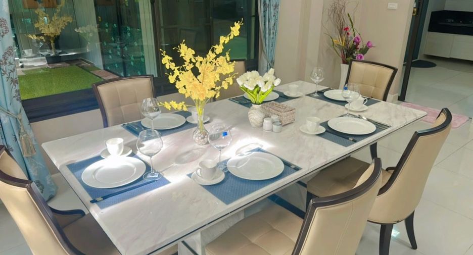 For rent and for sale 4 bedrooms house in Bang Kapi, Bangkok