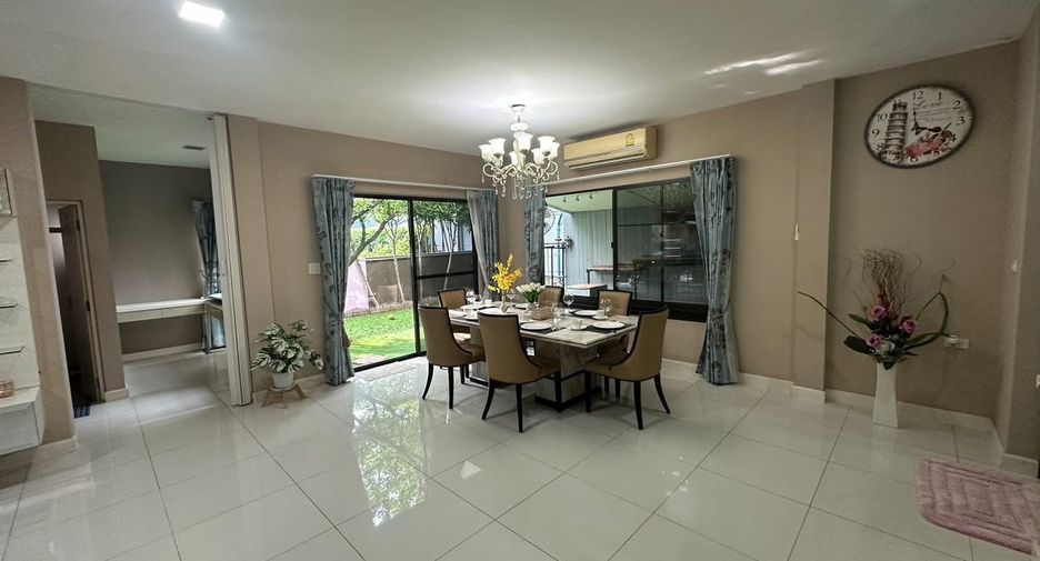For rent and for sale 4 bedrooms house in Bang Kapi, Bangkok