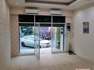 For rent 4 bedrooms townhouse in Bang Khun Thian, Bangkok