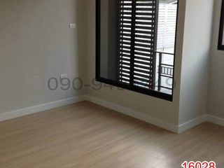 For rent 4 bedrooms townhouse in Bang Khun Thian, Bangkok