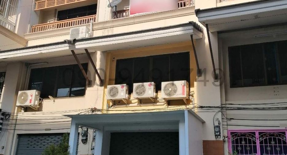 For rent 4 bedrooms townhouse in Bang Khun Thian, Bangkok