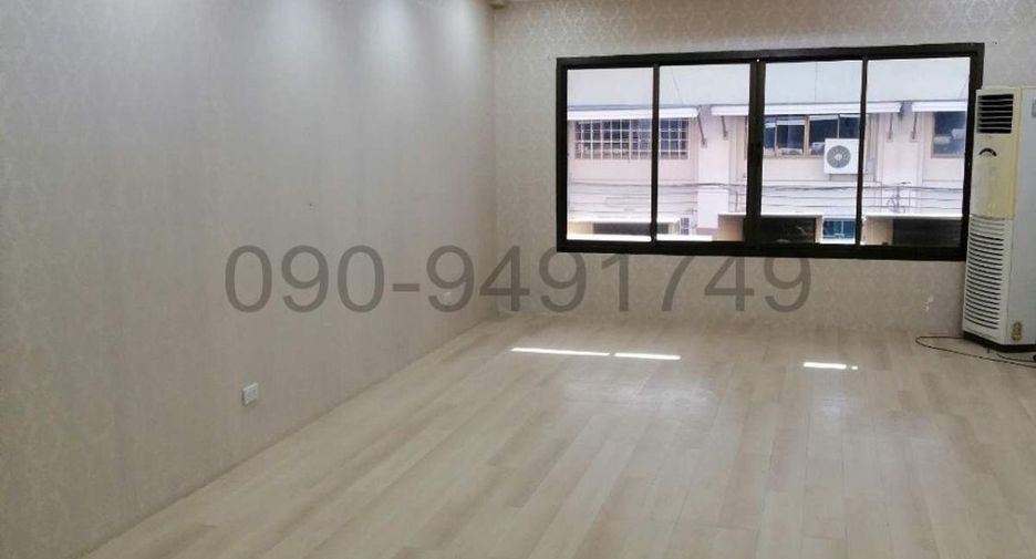 For rent 4 bedrooms townhouse in Bang Khun Thian, Bangkok