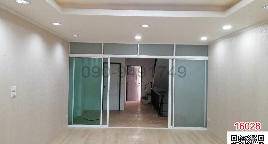 For rent 4 bedrooms townhouse in Bang Khun Thian, Bangkok