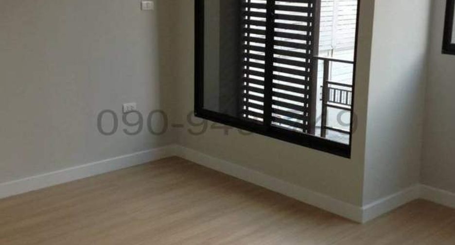 For rent 4 bedrooms townhouse in Bang Khun Thian, Bangkok