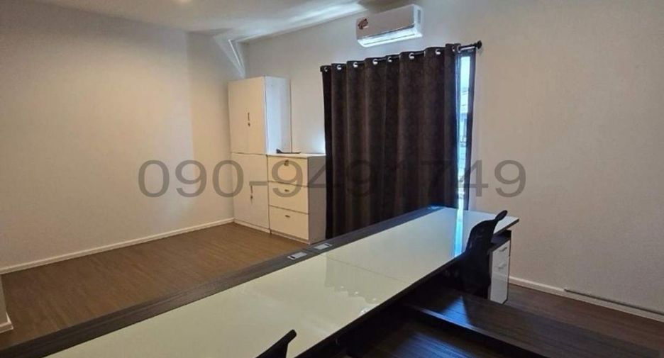 For rent 3 bedrooms townhouse in Bueng Kum, Bangkok