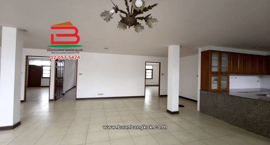 For rent 6 bedrooms retail Space in Sai Mai, Bangkok