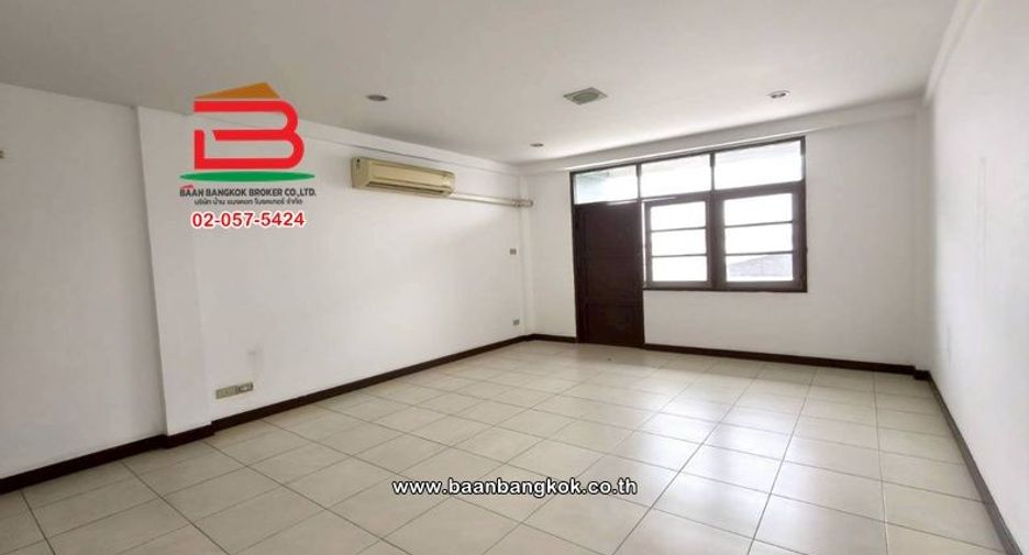 For rent 6 bedrooms retail Space in Sai Mai, Bangkok