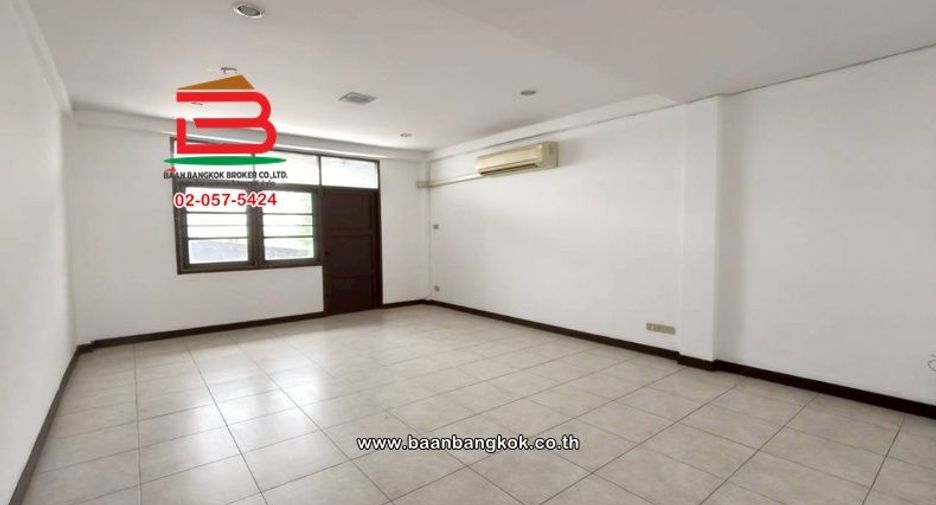 For rent 6 bedrooms retail Space in Sai Mai, Bangkok