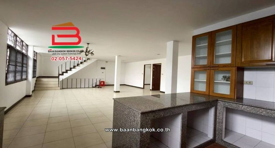 For rent 6 bedrooms retail Space in Sai Mai, Bangkok