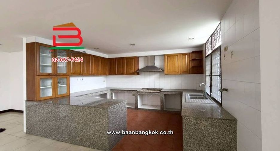 For rent 6 bedrooms retail Space in Sai Mai, Bangkok