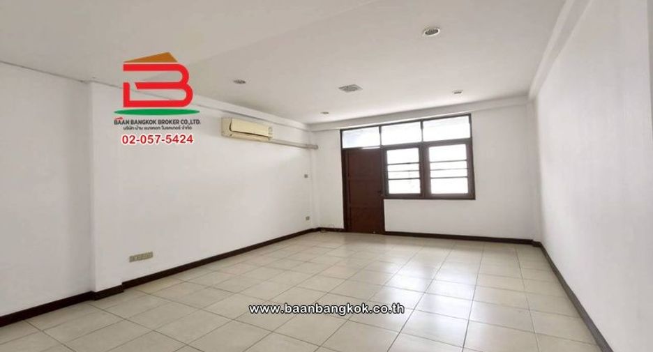 For rent 6 bedrooms retail Space in Sai Mai, Bangkok