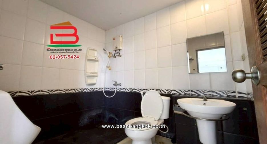 For rent 6 bedrooms retail Space in Sai Mai, Bangkok