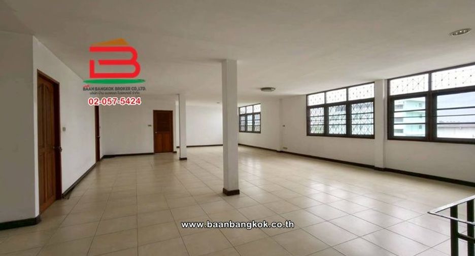 For rent 6 bedrooms retail Space in Sai Mai, Bangkok