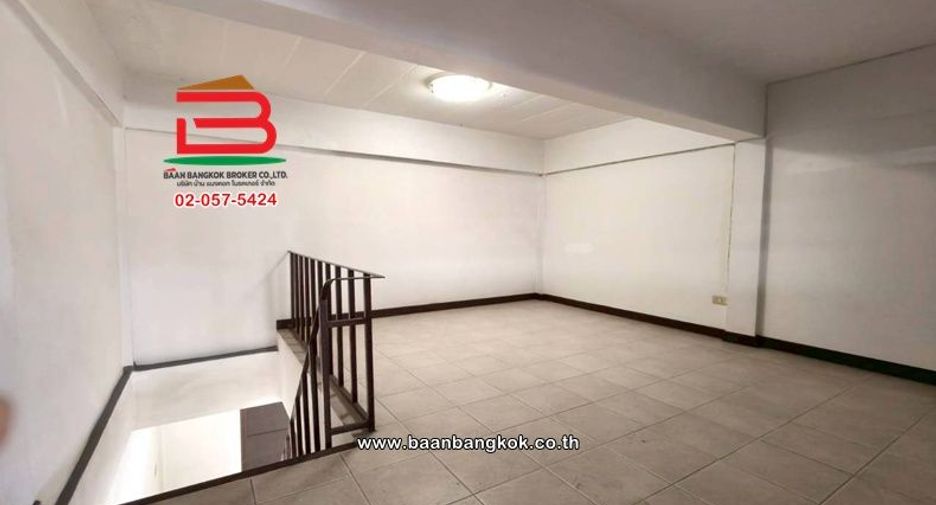 For rent 6 bedrooms retail Space in Sai Mai, Bangkok