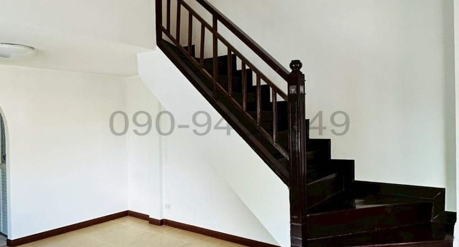 For rent 3 bedrooms townhouse in Khan Na Yao, Bangkok
