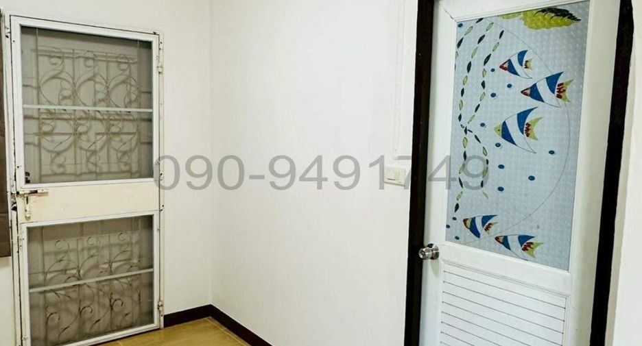 For rent 3 bedrooms townhouse in Khan Na Yao, Bangkok