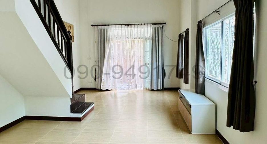 For rent 3 bedrooms townhouse in Khan Na Yao, Bangkok