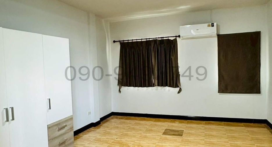 For rent 3 bedrooms townhouse in Khan Na Yao, Bangkok