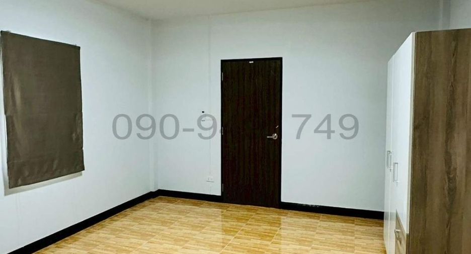 For rent 3 bedrooms townhouse in Khan Na Yao, Bangkok