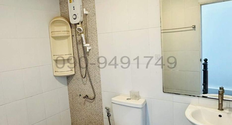 For rent 3 bedrooms townhouse in Khan Na Yao, Bangkok