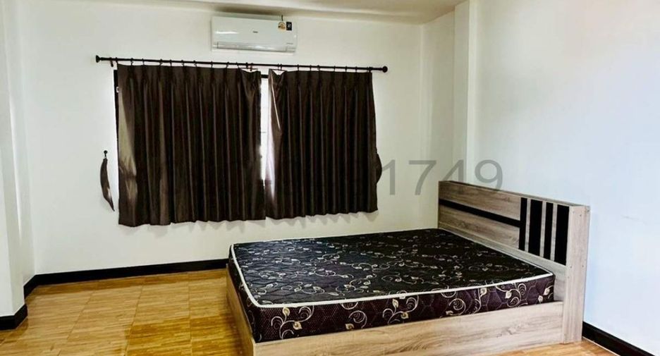 For rent 3 bedrooms townhouse in Khan Na Yao, Bangkok