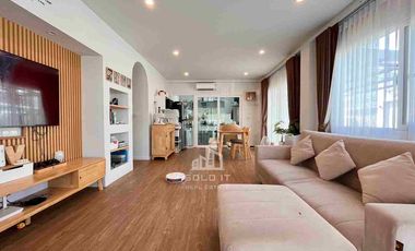 À vendre 3 chambres maison de ville à Bang Lamung, Chonburi
